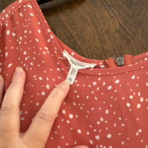 Maurice’s short sleeve top - Picture 2 of 5